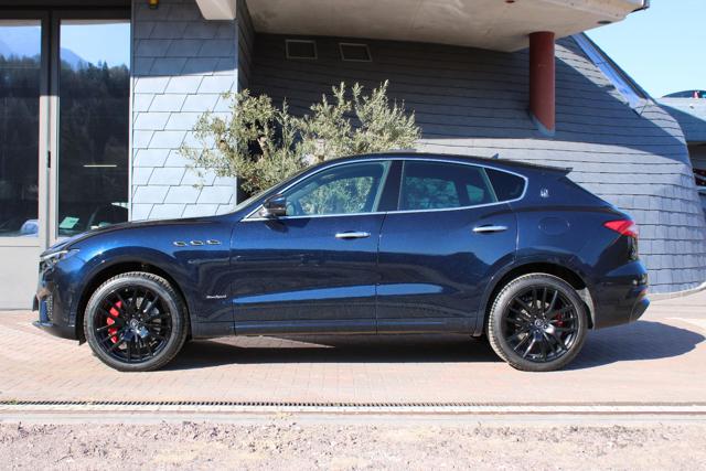 MASERATI Levante Blu metallizzato
