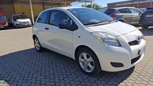 TOYOTA Yaris Bianco pastello