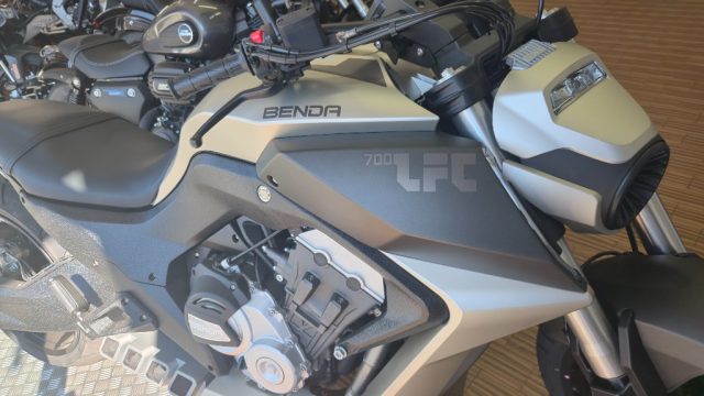 BENDA MOTORCYCLES LFC 700 Grigio pastello