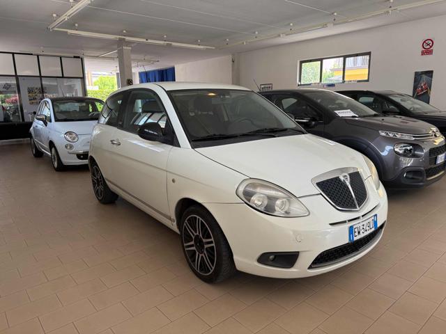 LANCIA Ypsilon Giallo pastello