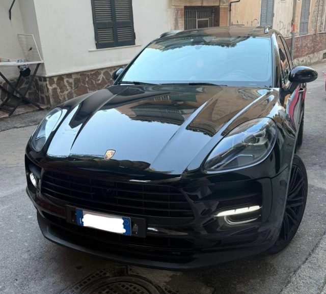 PORSCHE Macan Nero pastello
