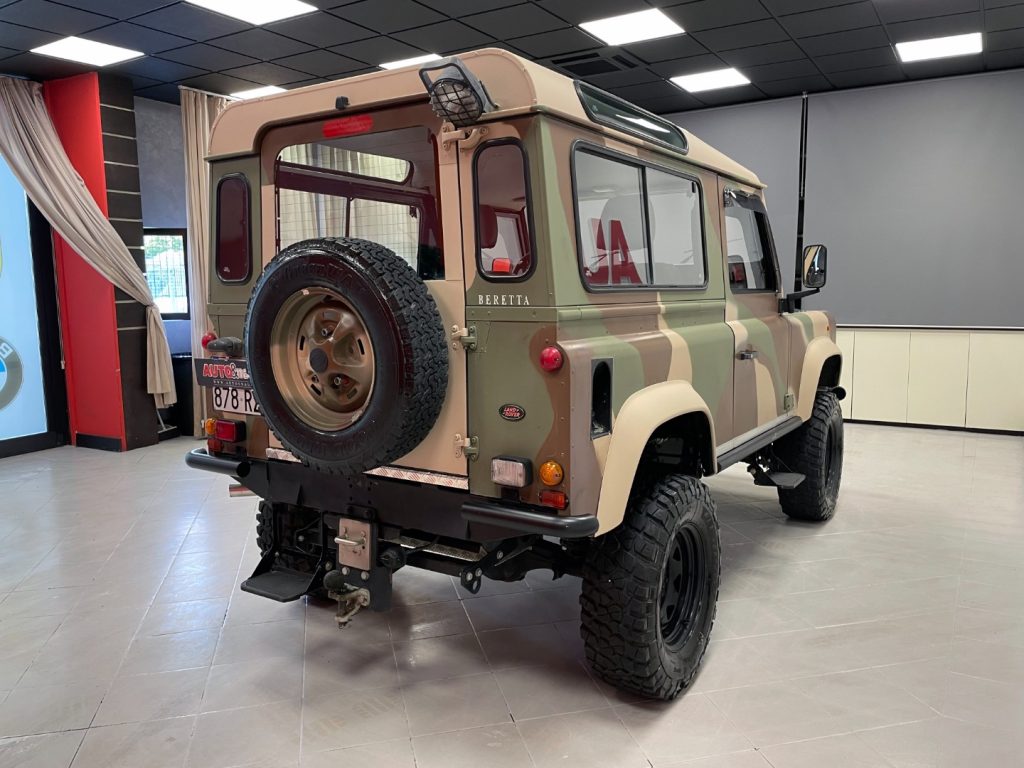 LAND ROVER Defender DEFENDER 90 2.0 FAM COUNTY SW - 11