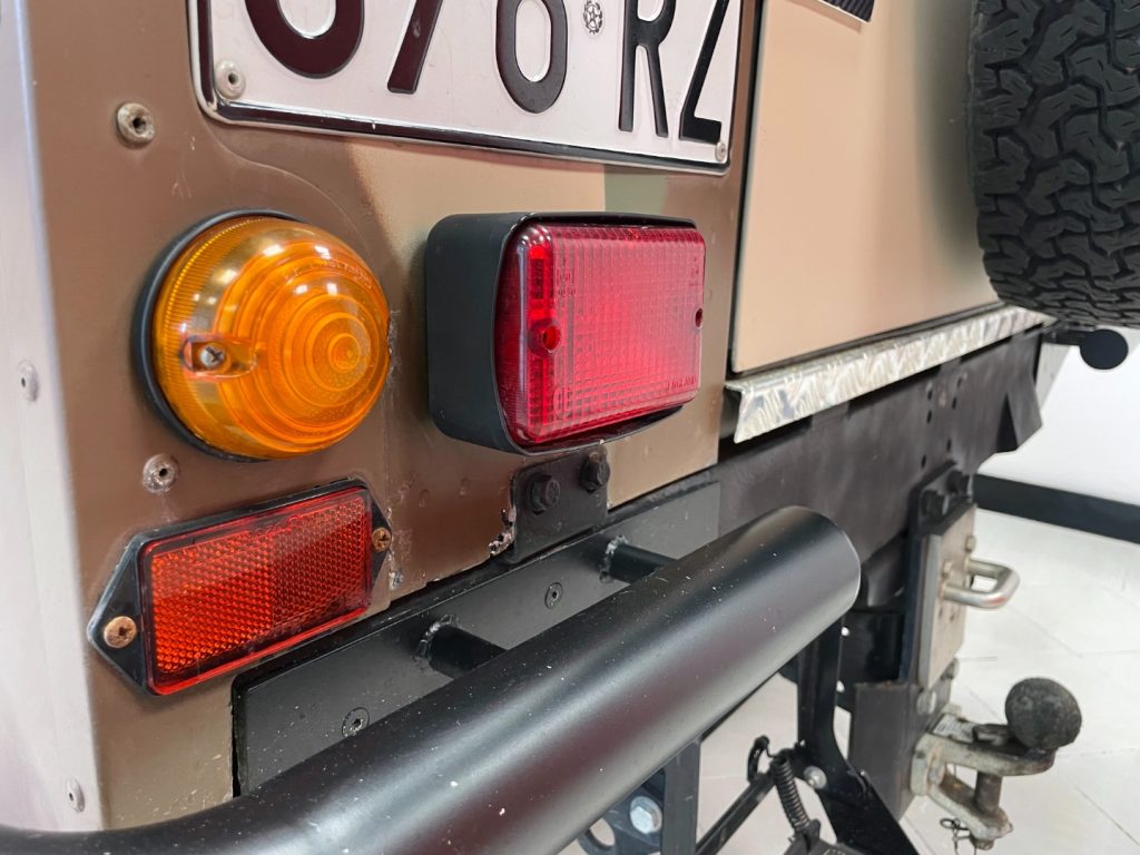 LAND ROVER Defender DEFENDER 90 2.0 FAM COUNTY SW - 13