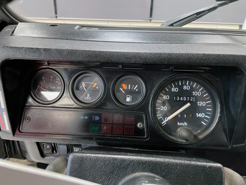 LAND ROVER Defender DEFENDER 90 2.0 FAM COUNTY SW - 19