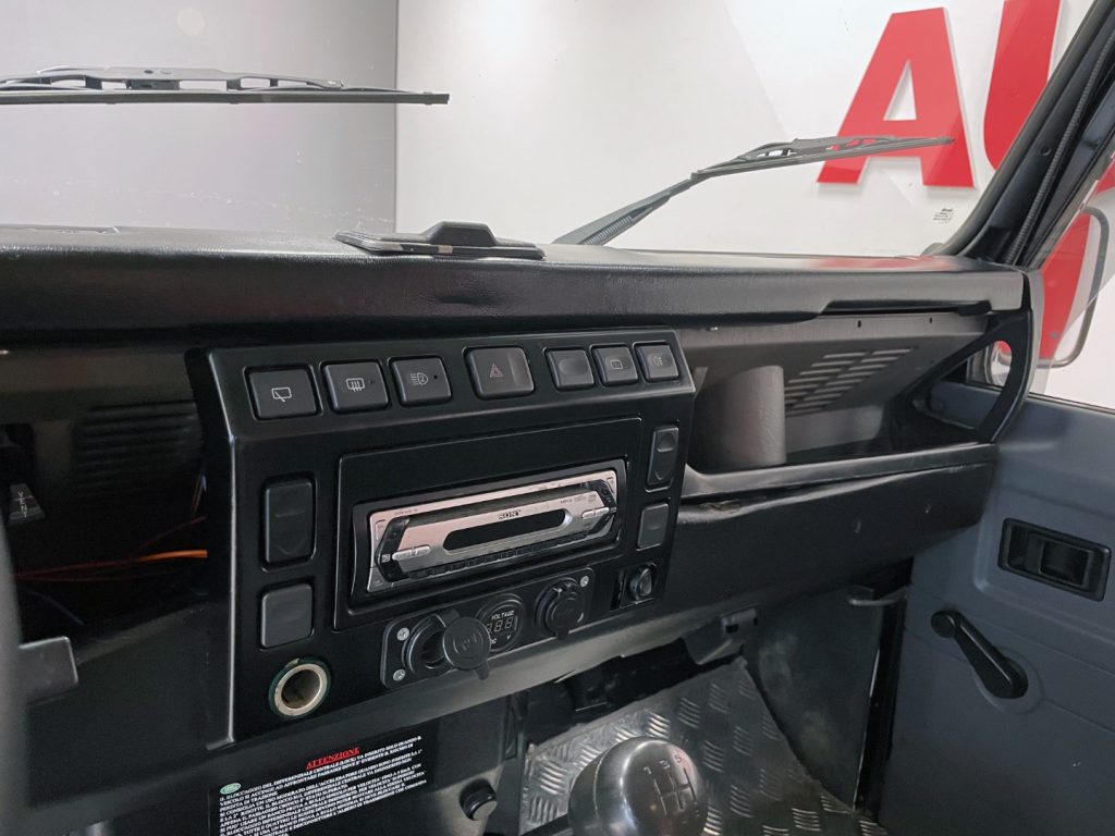 LAND ROVER Defender DEFENDER 90 2.0 FAM COUNTY SW - 20