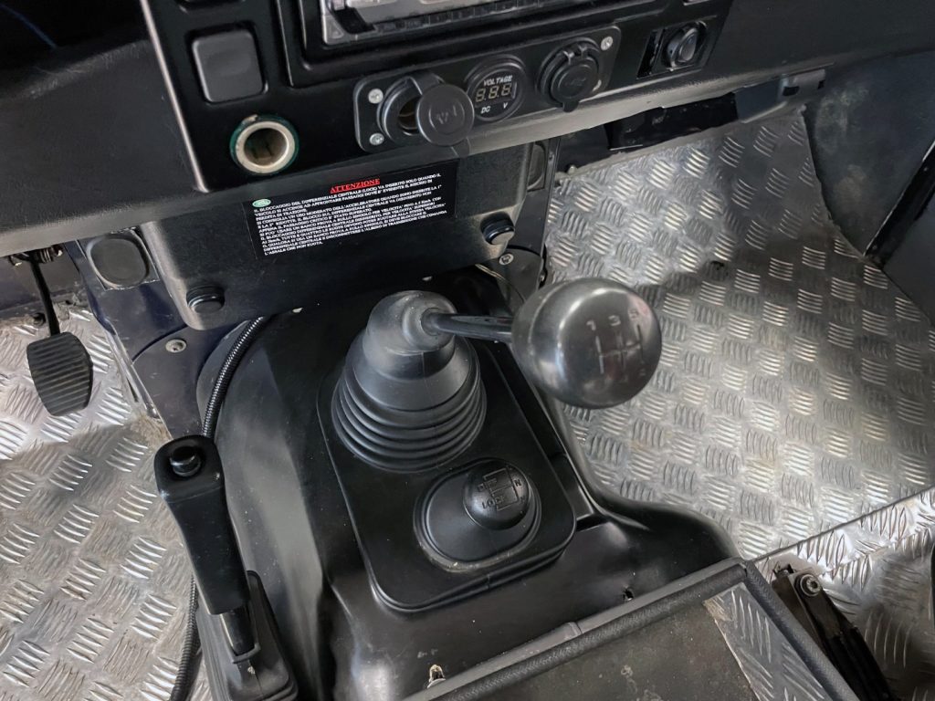 LAND ROVER Defender DEFENDER 90 2.0 FAM COUNTY SW - 22