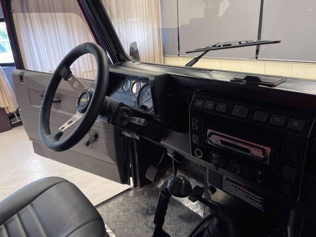 LAND ROVER Defender DEFENDER 90 2.0 FAM COUNTY SW - 24