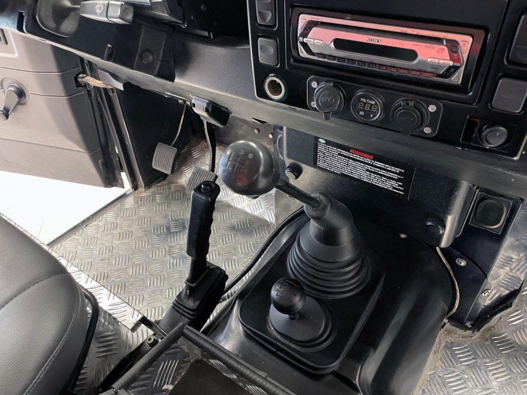 LAND ROVER Defender DEFENDER 90 2.0 FAM COUNTY SW - 26