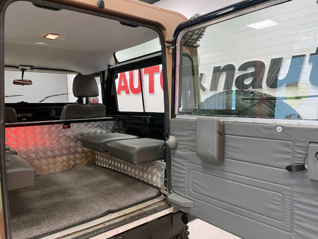 LAND ROVER Defender DEFENDER 90 2.0 FAM COUNTY SW - 27