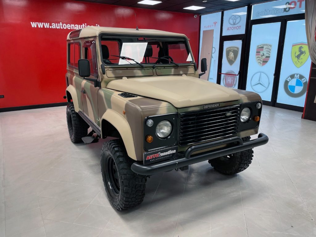LAND ROVER Defender DEFENDER 90 2.0 FAM COUNTY SW - 32