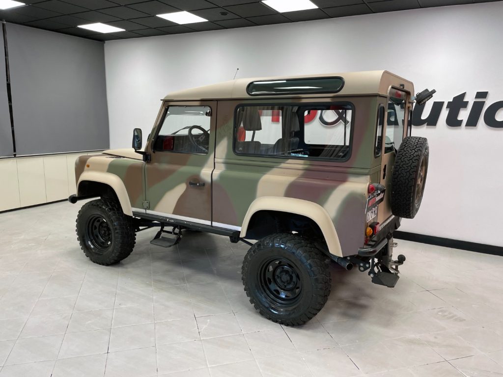 LAND ROVER Defender DEFENDER 90 2.0 FAM COUNTY SW - 34