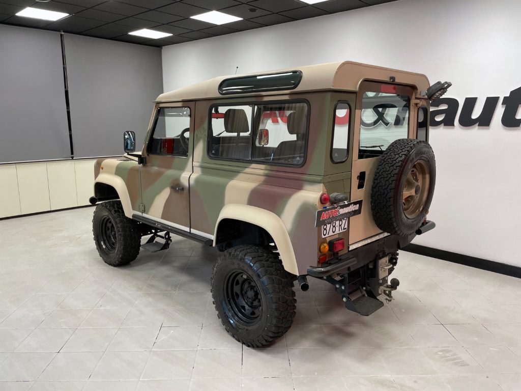 LAND ROVER Defender DEFENDER 90 2.0 FAM COUNTY SW - 35