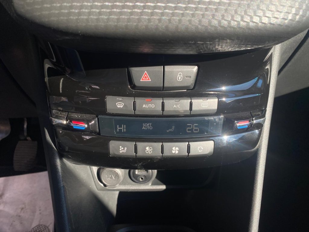 PEUGEOT 2008 Allure *NAVI*RETROCAMERA*VETRI OSCURATI*LEGA - 15