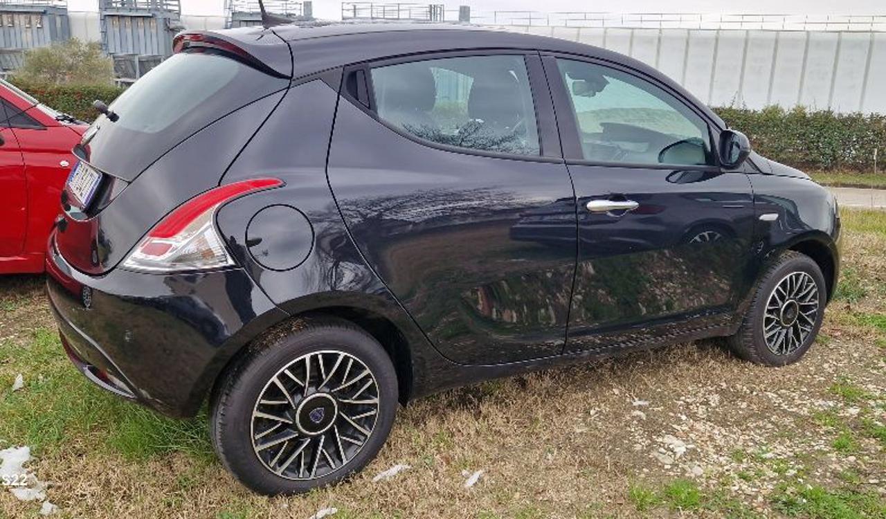 LANCIA Ypsilon 1.0 FireFly 5 porte S&S Hybrid Platino - 2