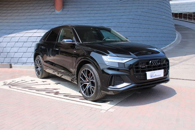 AUDI Q8 Nero metallizzato