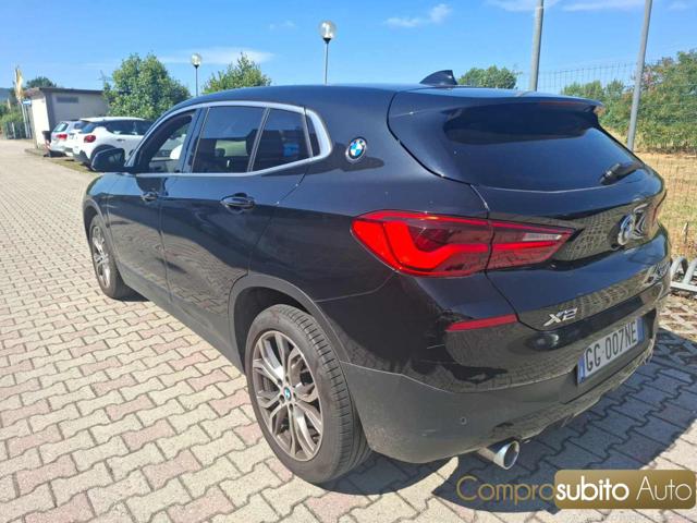 BMW X2 Nero pastello