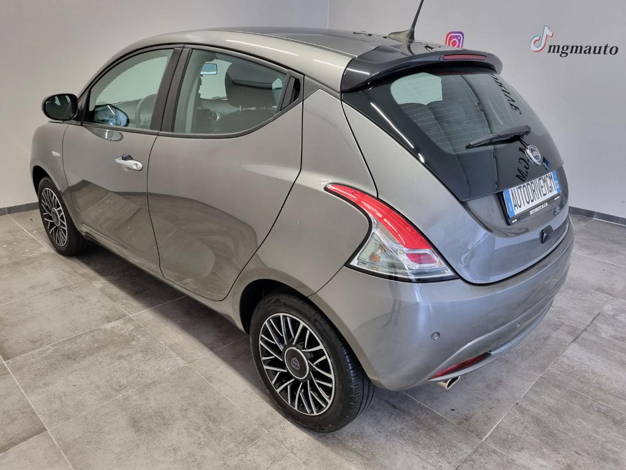 LANCIA Ypsilon 1.0 FireFly 5 porte S&S Hybrid Platino - 17