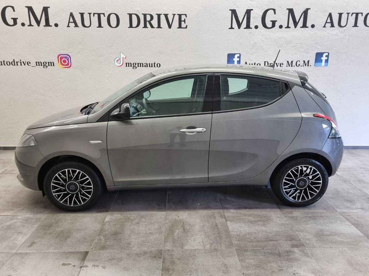 LANCIA Ypsilon 1.0 FireFly 5 porte S&S Hybrid Platino - 2