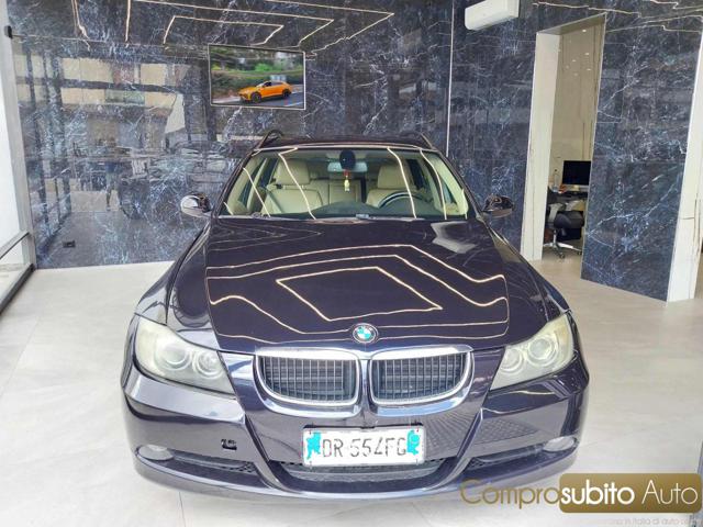BMW 320 Nero pastello