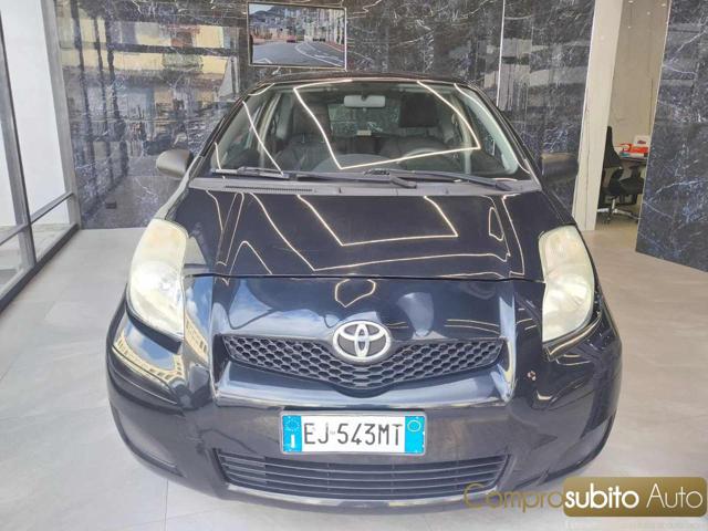 TOYOTA Yaris Nero pastello
