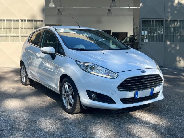 FORD Fiesta Bianco pastello