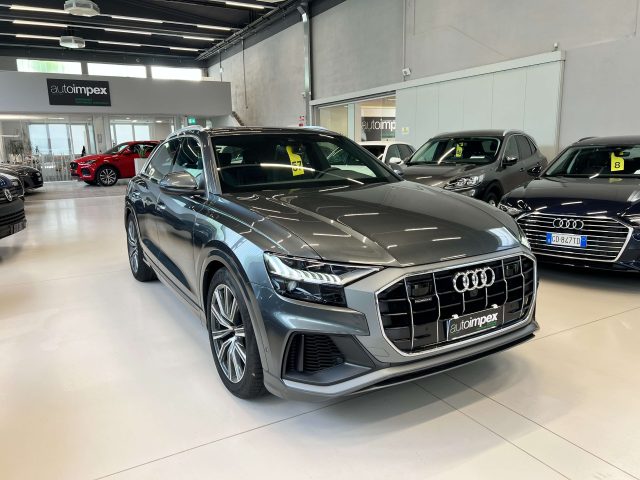 AUDI Q8 Grigio metallizzato