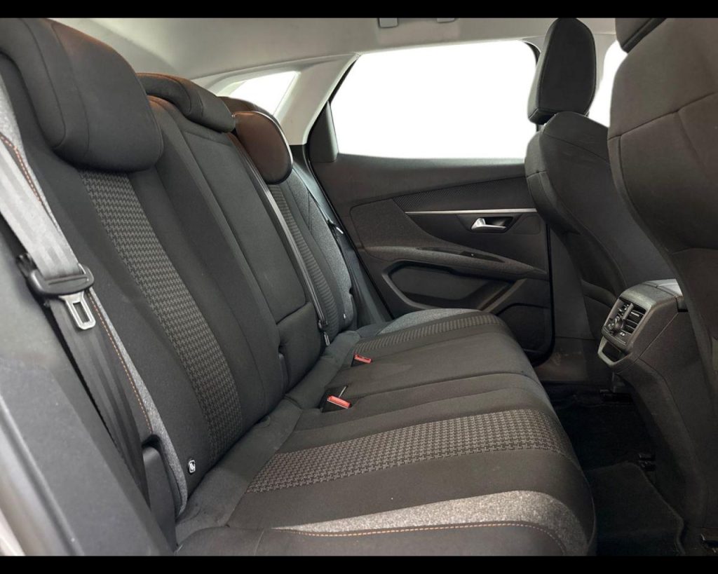 PEUGEOT 3008 BlueHDi 130 S&S Active - 11