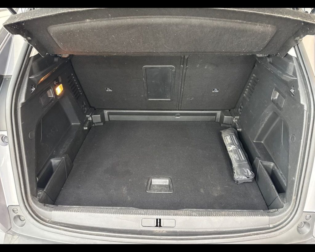 PEUGEOT 3008 BlueHDi 130 S&S Active - 17