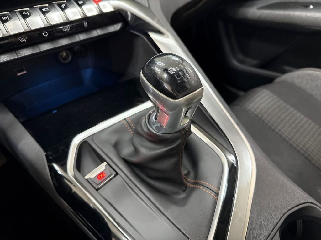 PEUGEOT 3008 BlueHDi 130 S&S Active - 8