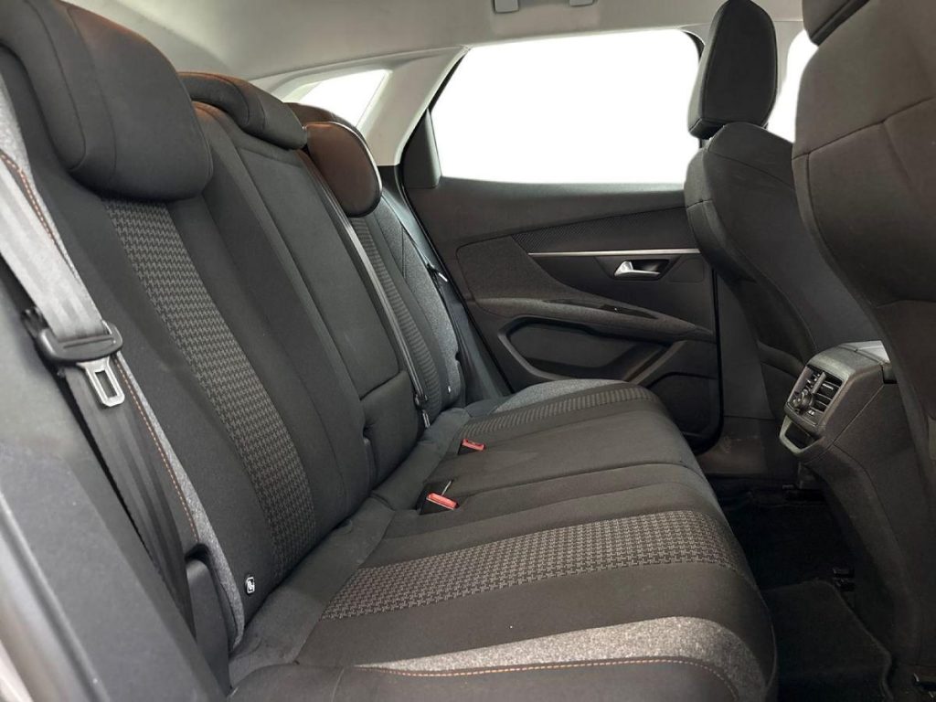PEUGEOT 3008 BlueHDi 130 S&S Active - 11