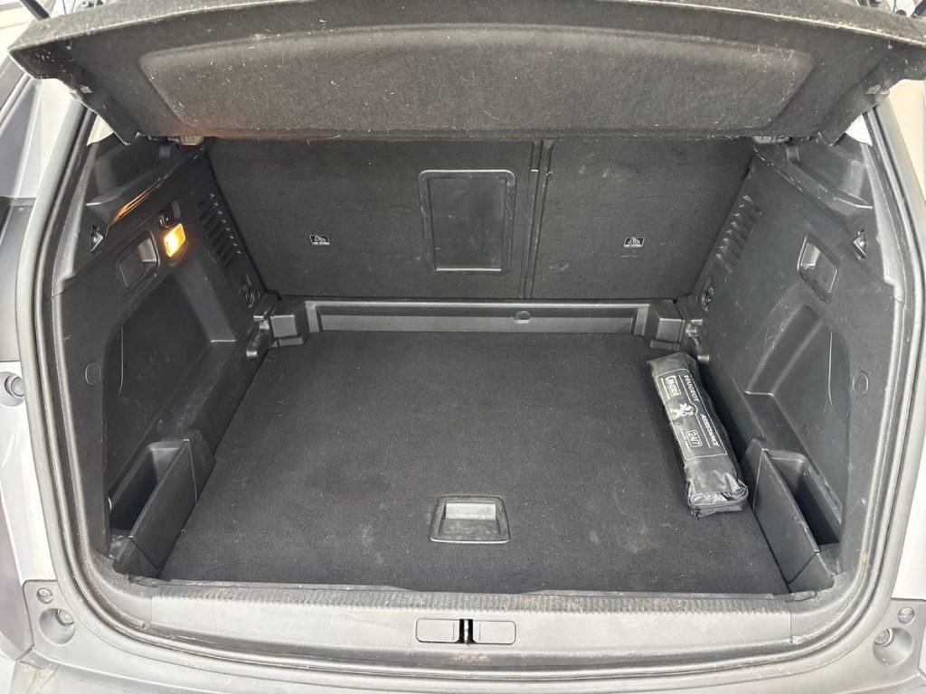 PEUGEOT 3008 BlueHDi 130 S&S Active - 12