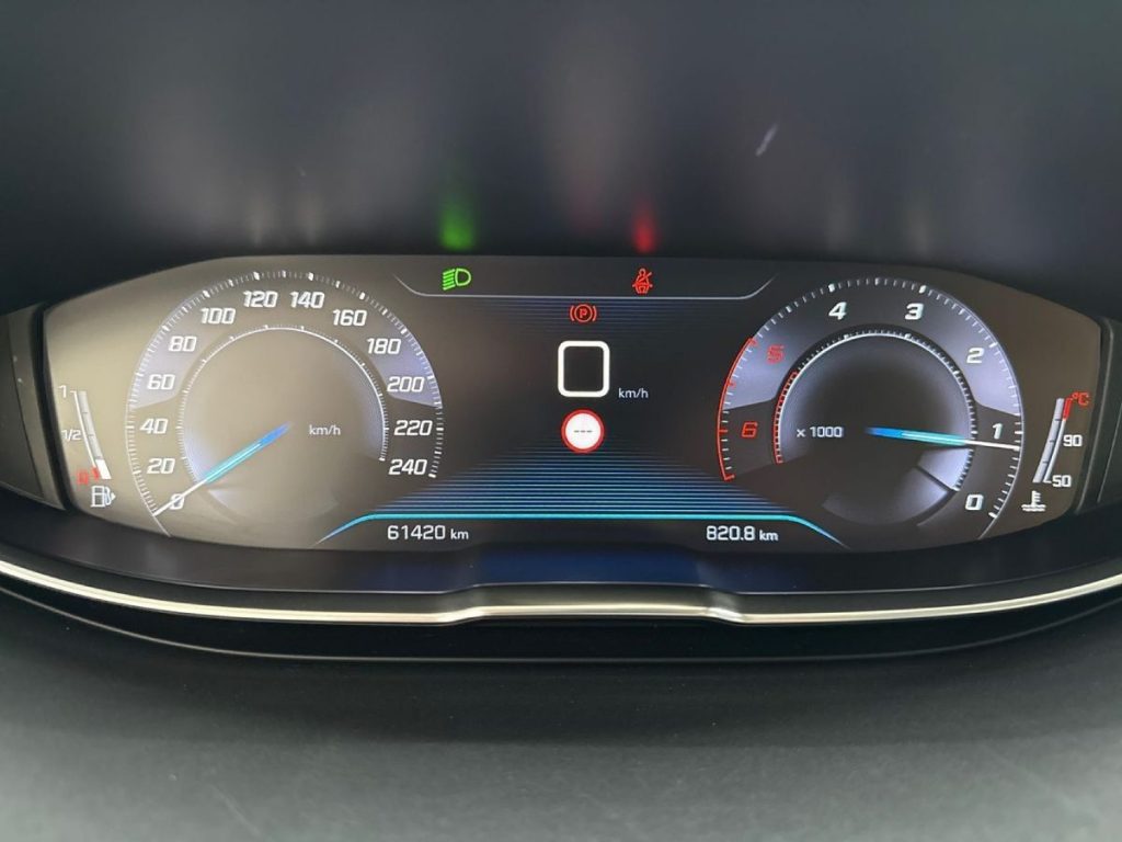 PEUGEOT 3008 BlueHDi 130 S&S Active - 15