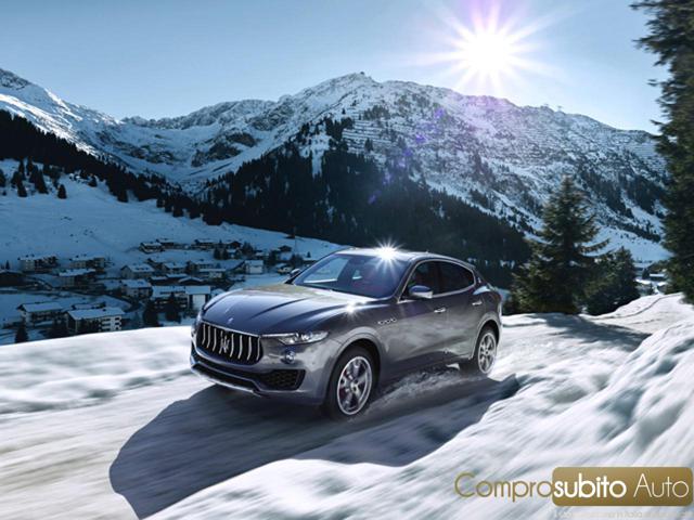MASERATI Levante Grigio scuro pastello