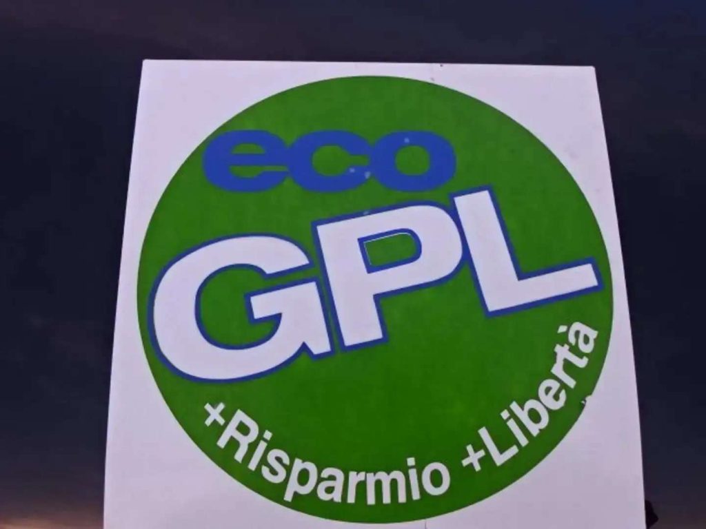 MAHINDRA KUV100 1.2 K6+ m-bifuel Adatta x NEOPATENTATI - 14