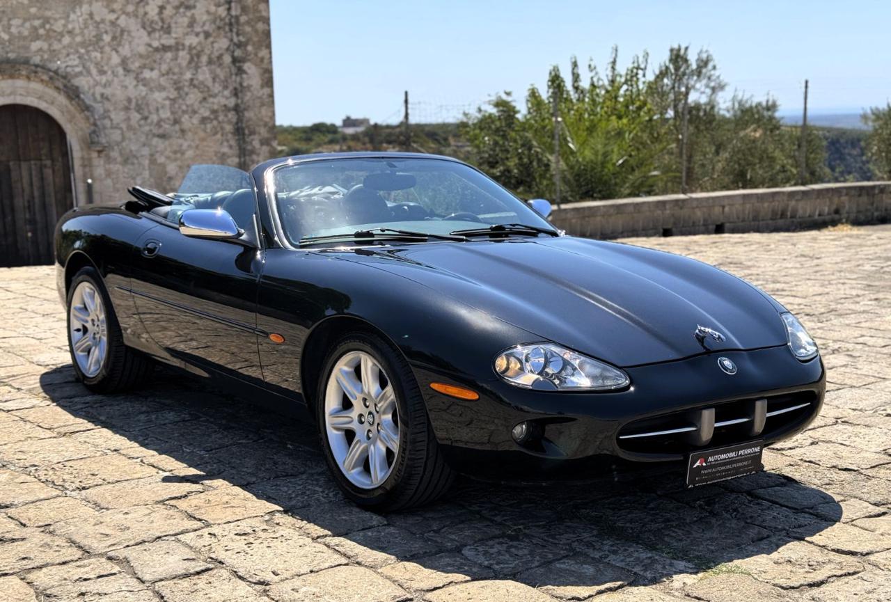 JAGUAR XK8 4.0i V8 Convertibile - 27