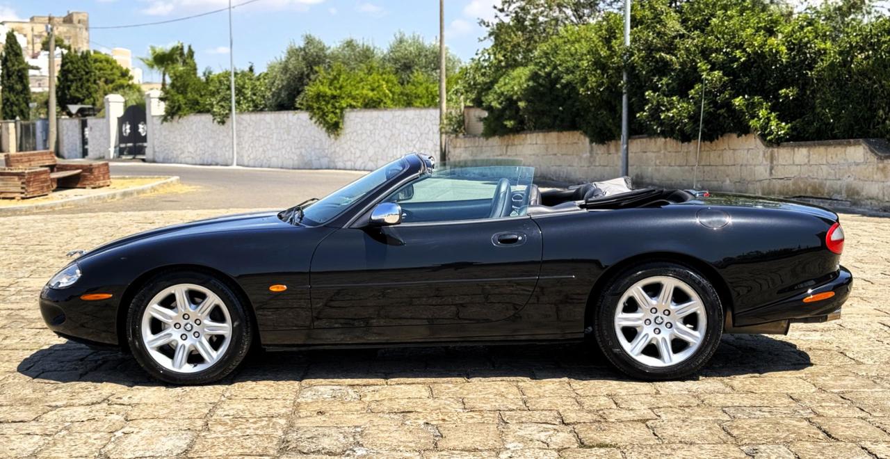 JAGUAR XK8 4.0i V8 Convertibile - 28