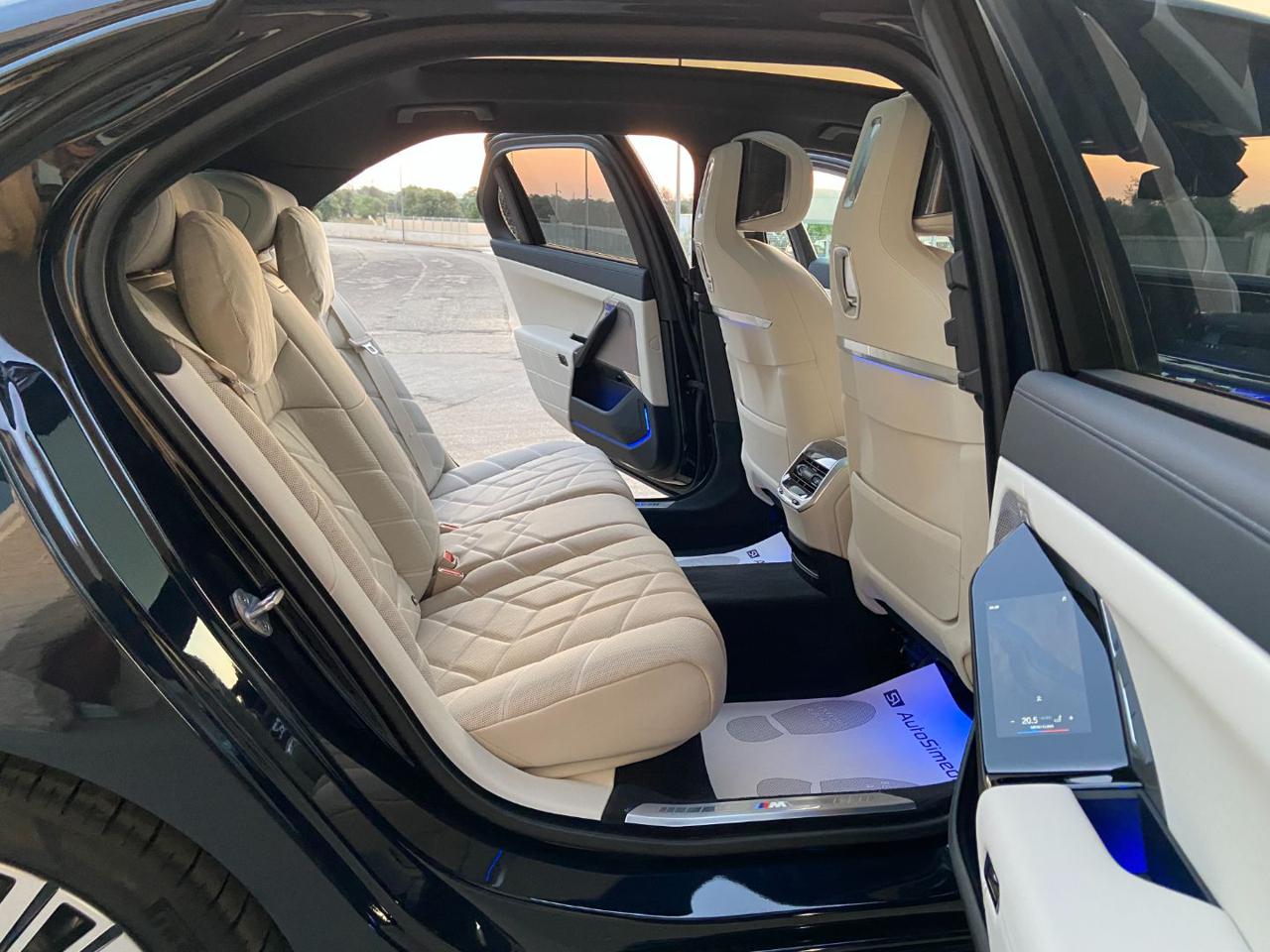 BMW 740 d xDrive Msport CON SOLI 3954 KM. - 12