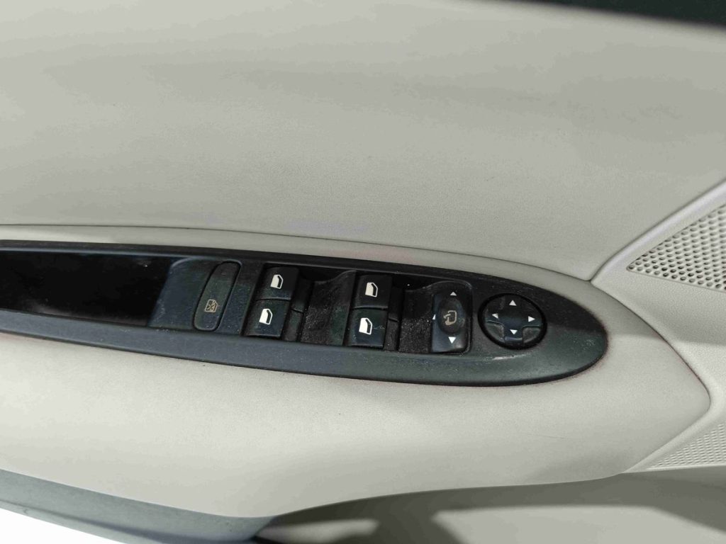 CITROEN C4 1.6 e-HDi 110 airdream CMP6 Exclusive - 19