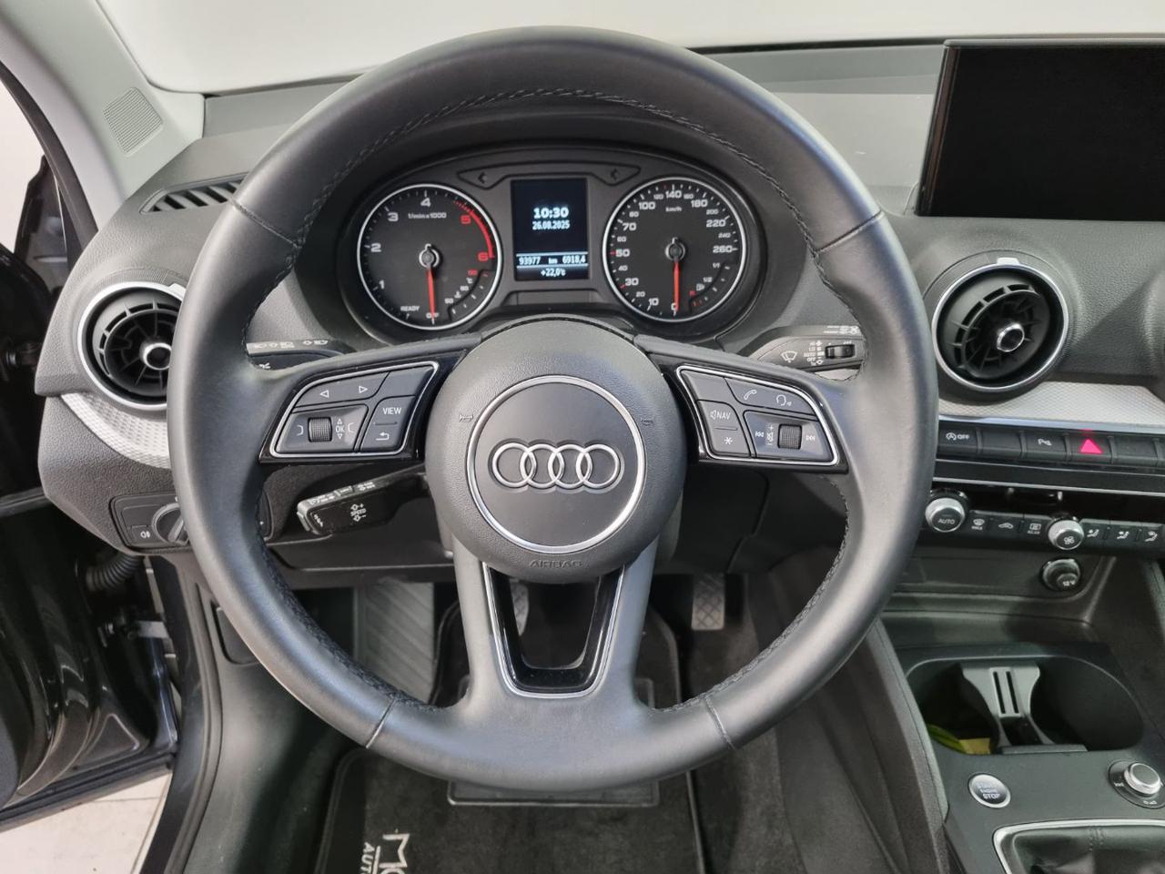 AUDI Q2 30 TDI Identity Black - 32