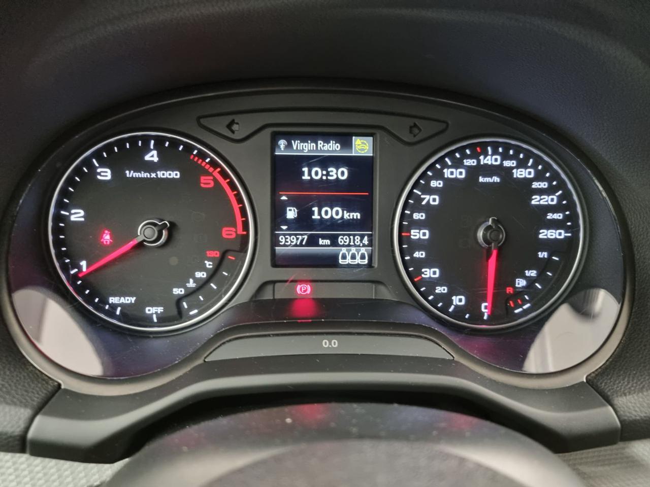 AUDI Q2 30 TDI Identity Black - 6