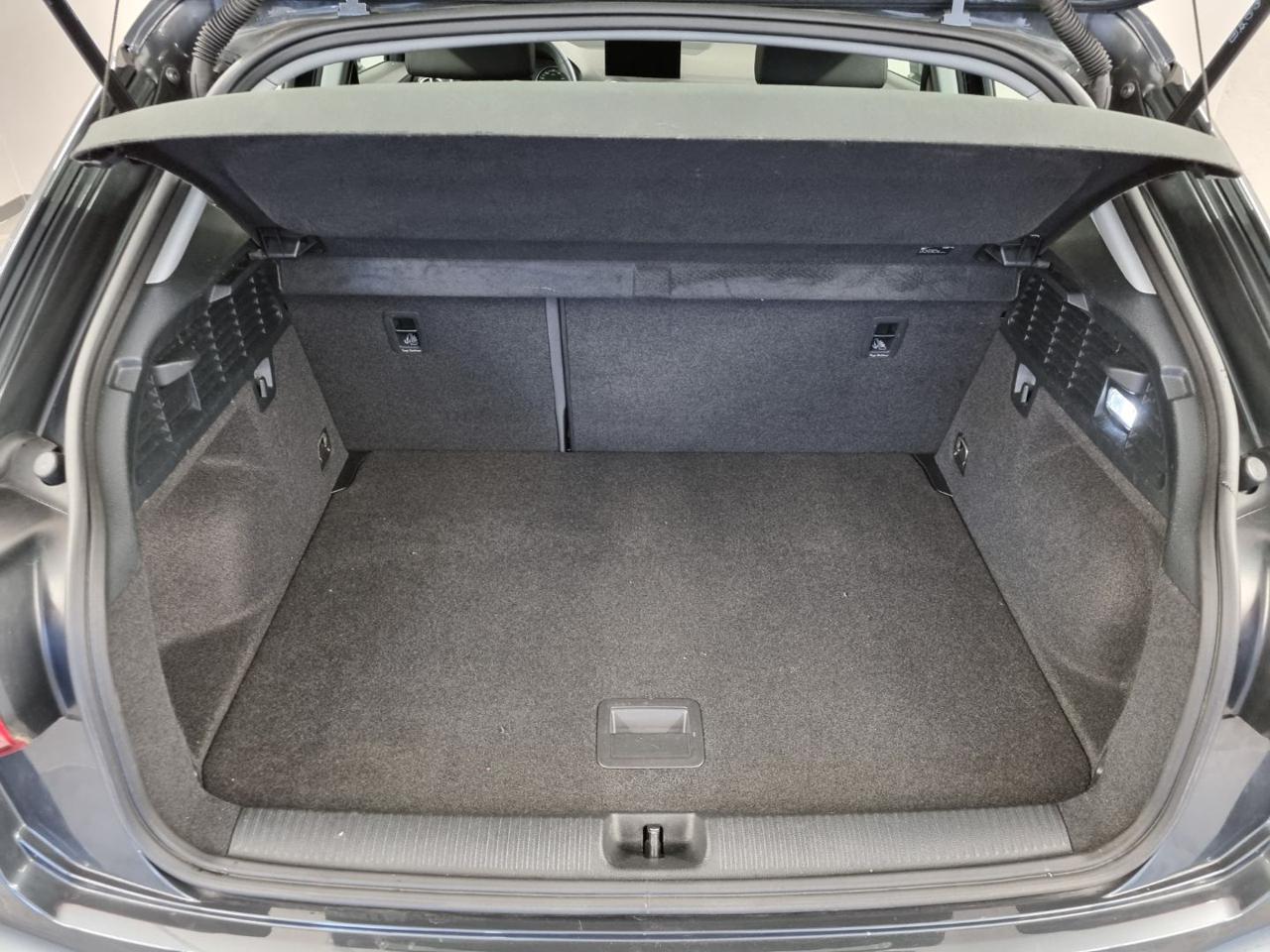 AUDI Q2 30 TDI Identity Black - 13