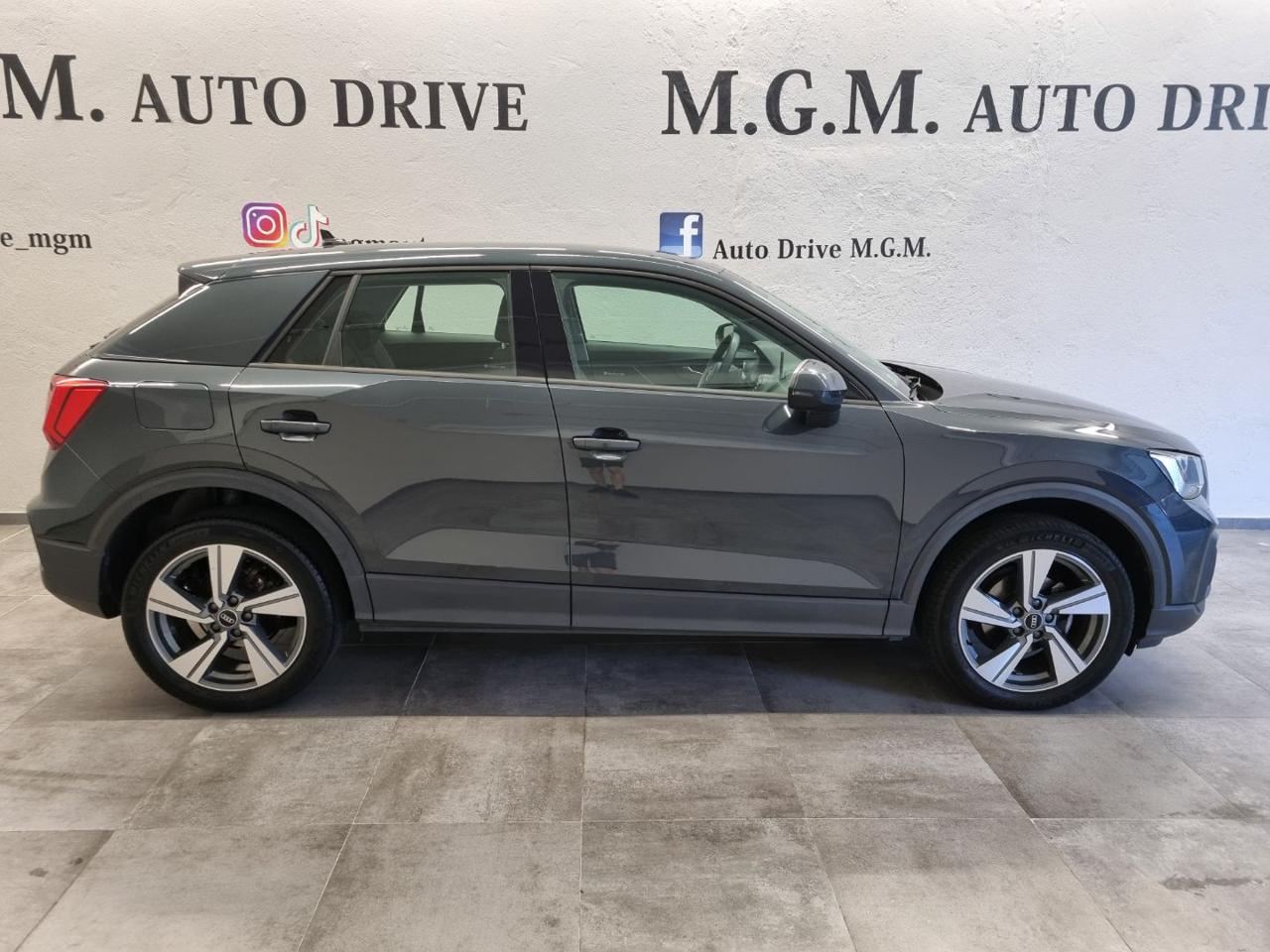 AUDI Q2 30 TDI Identity Black - 4