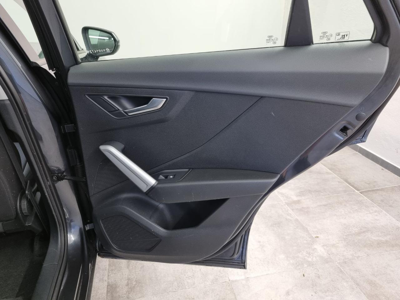 AUDI Q2 30 TDI Identity Black - 28