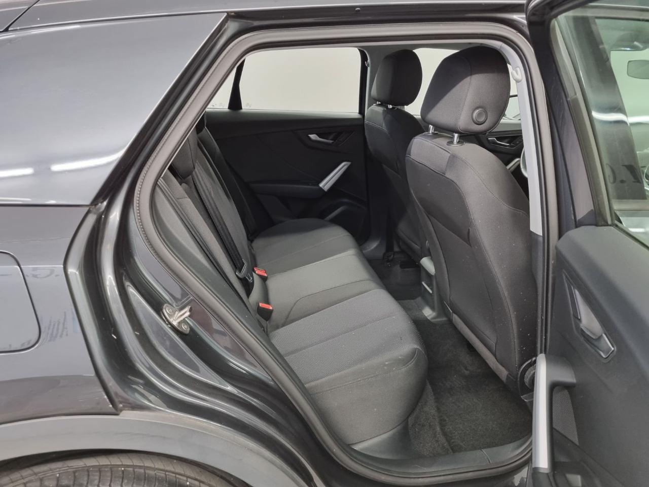 AUDI Q2 30 TDI Identity Black - 27