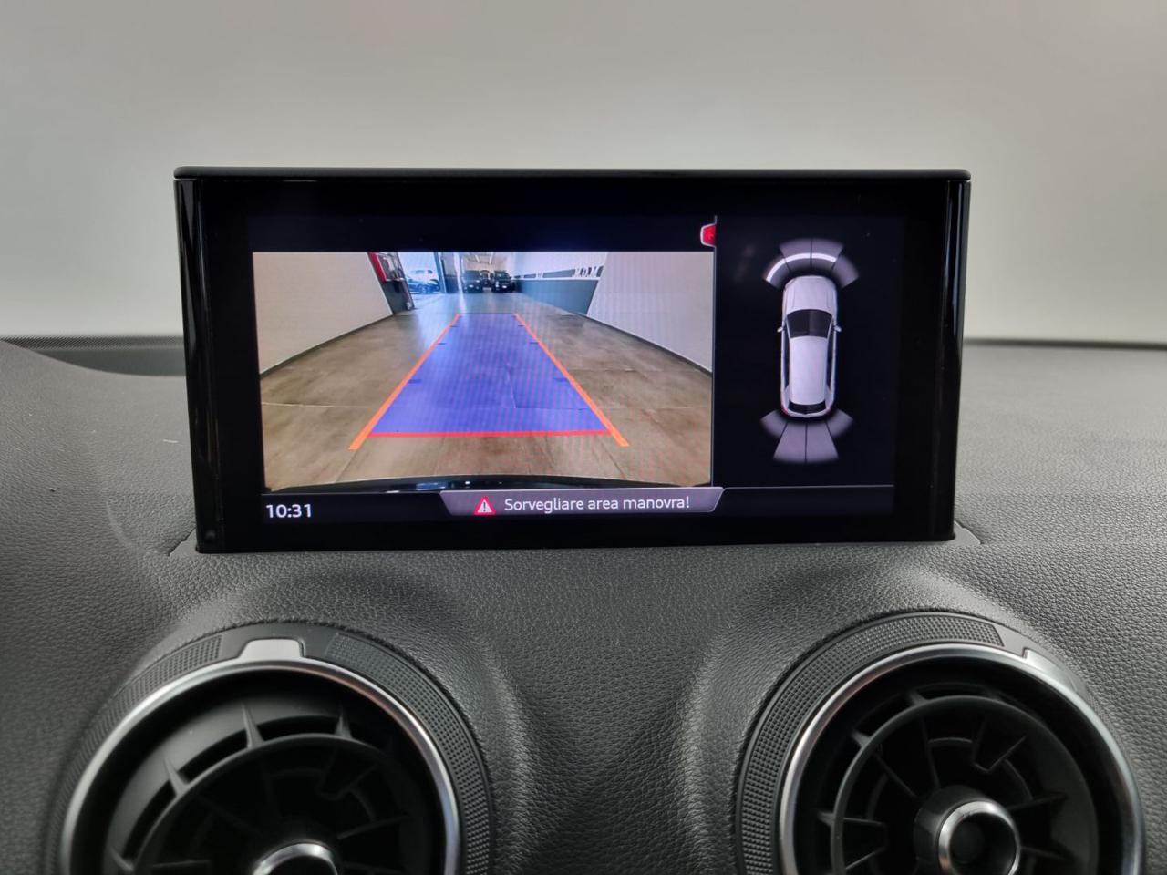 AUDI Q2 30 TDI Identity Black - 8