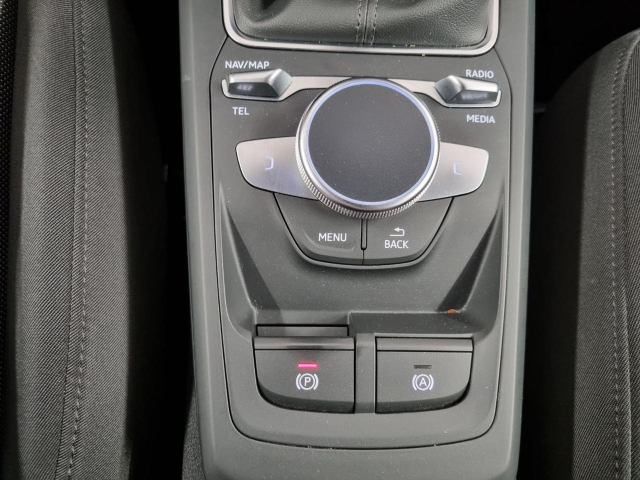 AUDI Q2 30 TDI Identity Black - 34