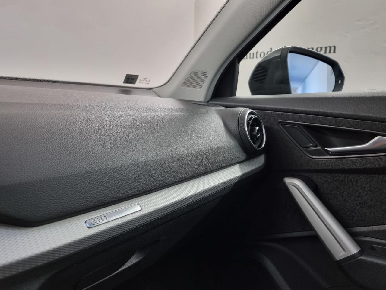 AUDI Q2 30 TDI Identity Black - 33