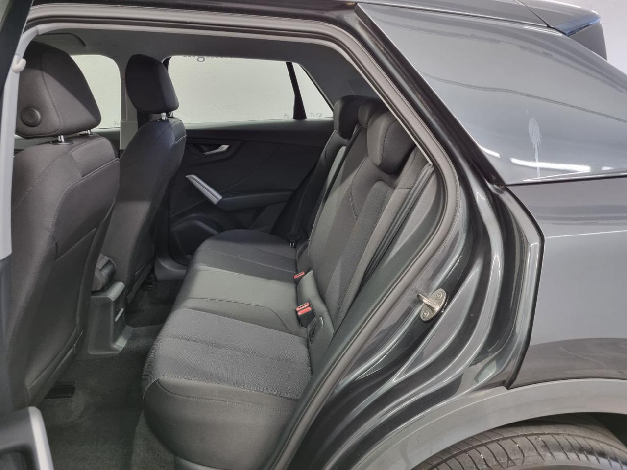 AUDI Q2 30 TDI Identity Black - 26