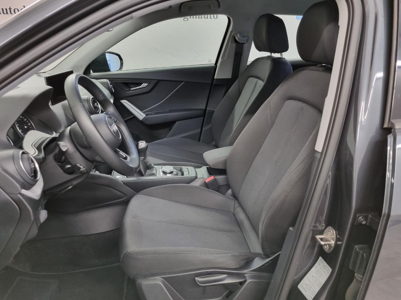 AUDI Q2 30 TDI Identity Black - 24