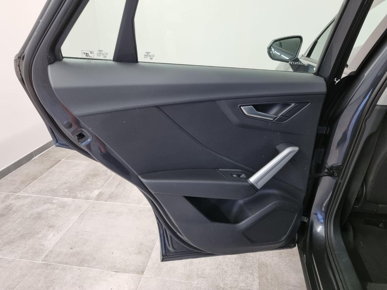 AUDI Q2 30 TDI Identity Black - 25